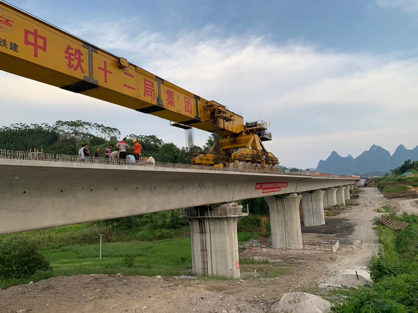青山预应力加固在公路桥梁施工应用